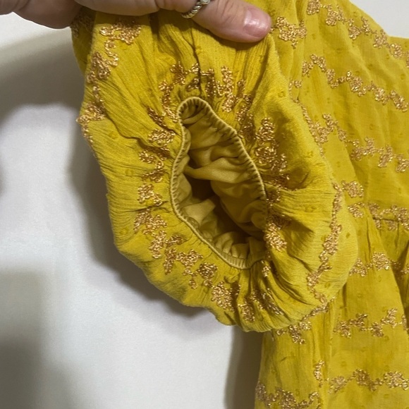 VICI LIKE NEW mustard yellow & metallic twist front puff sleeve boho blouse M - Picture 2 of 4